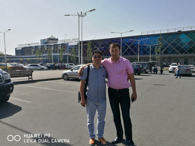 Parabéns para tony ter uma agradável viagem de negócios para o tajiquistão
